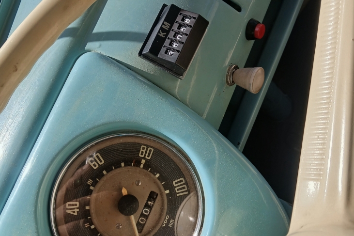 Dagteller zwart met fijn chroomrandje en chroom KM