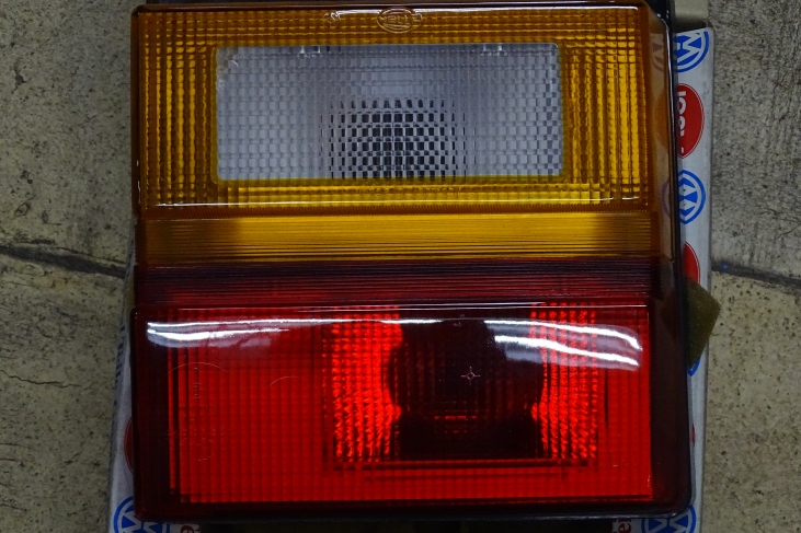 Achterlicht linksbinnen Audi 100