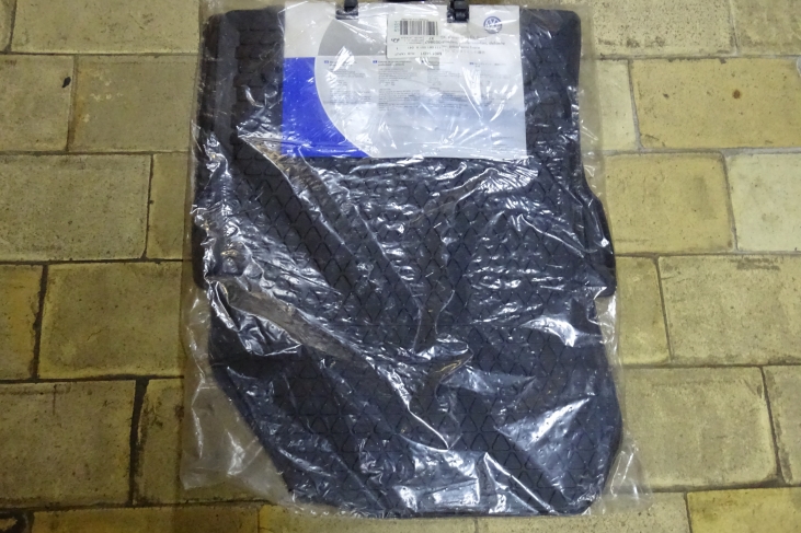 Rubber mattenset vooraan Touran 