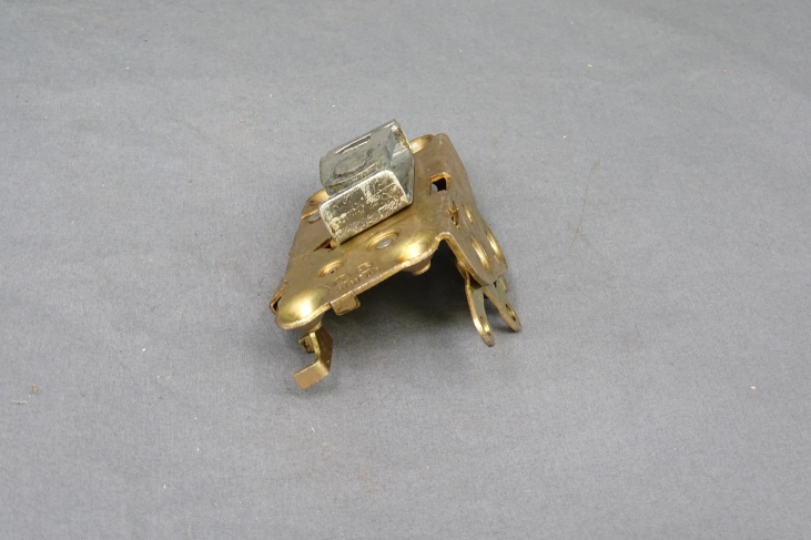 Deurslotblok rechts voor Vw K70