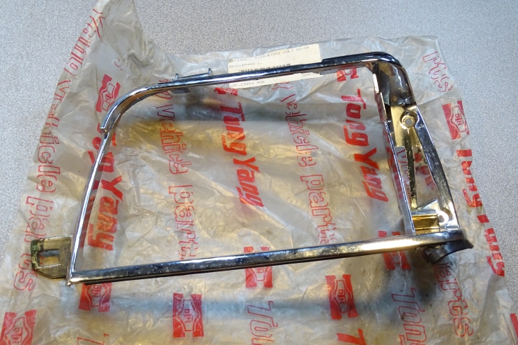 Koplamprand links Mitsubishi Colt 83-84