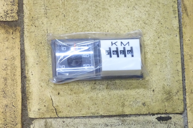 Kmdagteller met thermometer wit