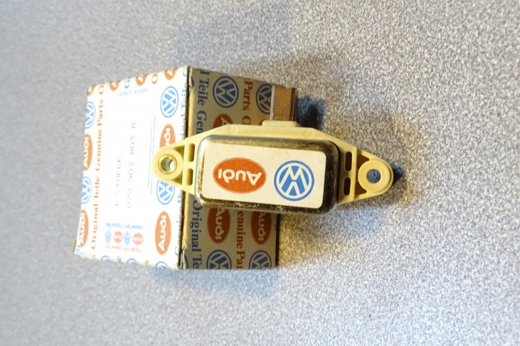 Spanningsregelaar voor Bosch alternator Vw T3 / Derby / Golf 1 + cabrio / Iltis / Jetta 1 / K70 / LT1 / Passat B1 + B2 / Polo 1 / Scirocco 1+2 / Porsche 924