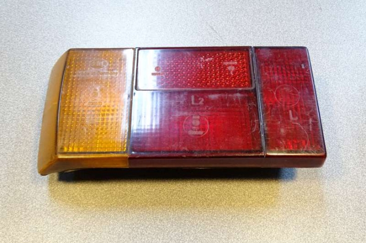 Rood post achterlicht Vw Golf 1 links gebruikte staat met beschadigingen