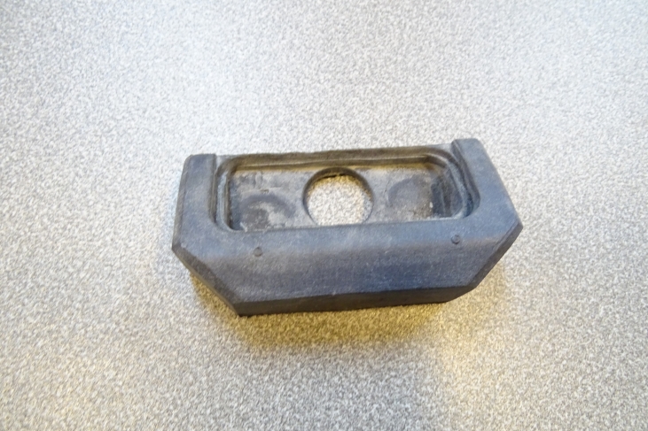 Rubber kofferslot links Porsche 924 / 944